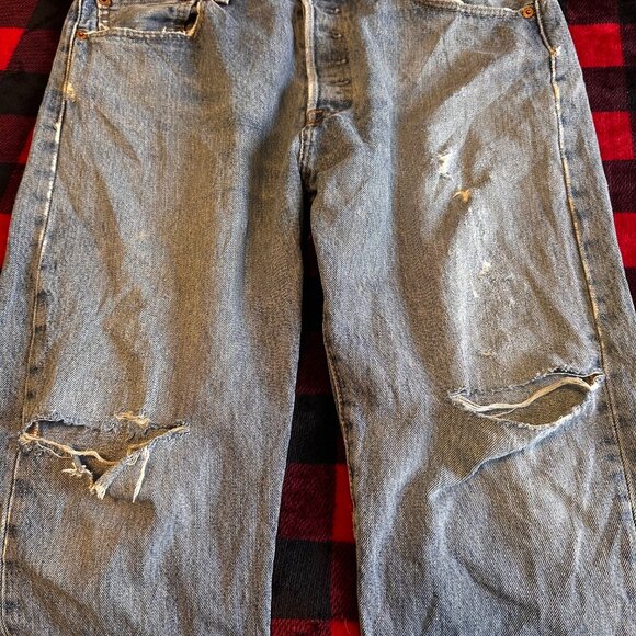 Levi's Jeans Mens 34x30 Blue 501 Medium Wash Ripped Knee Cotton Denim Pants - Picture 5 of 5